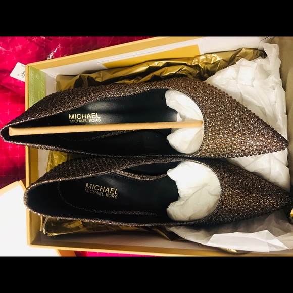Michael Kors Glam Pumps - Picture 2 of 3